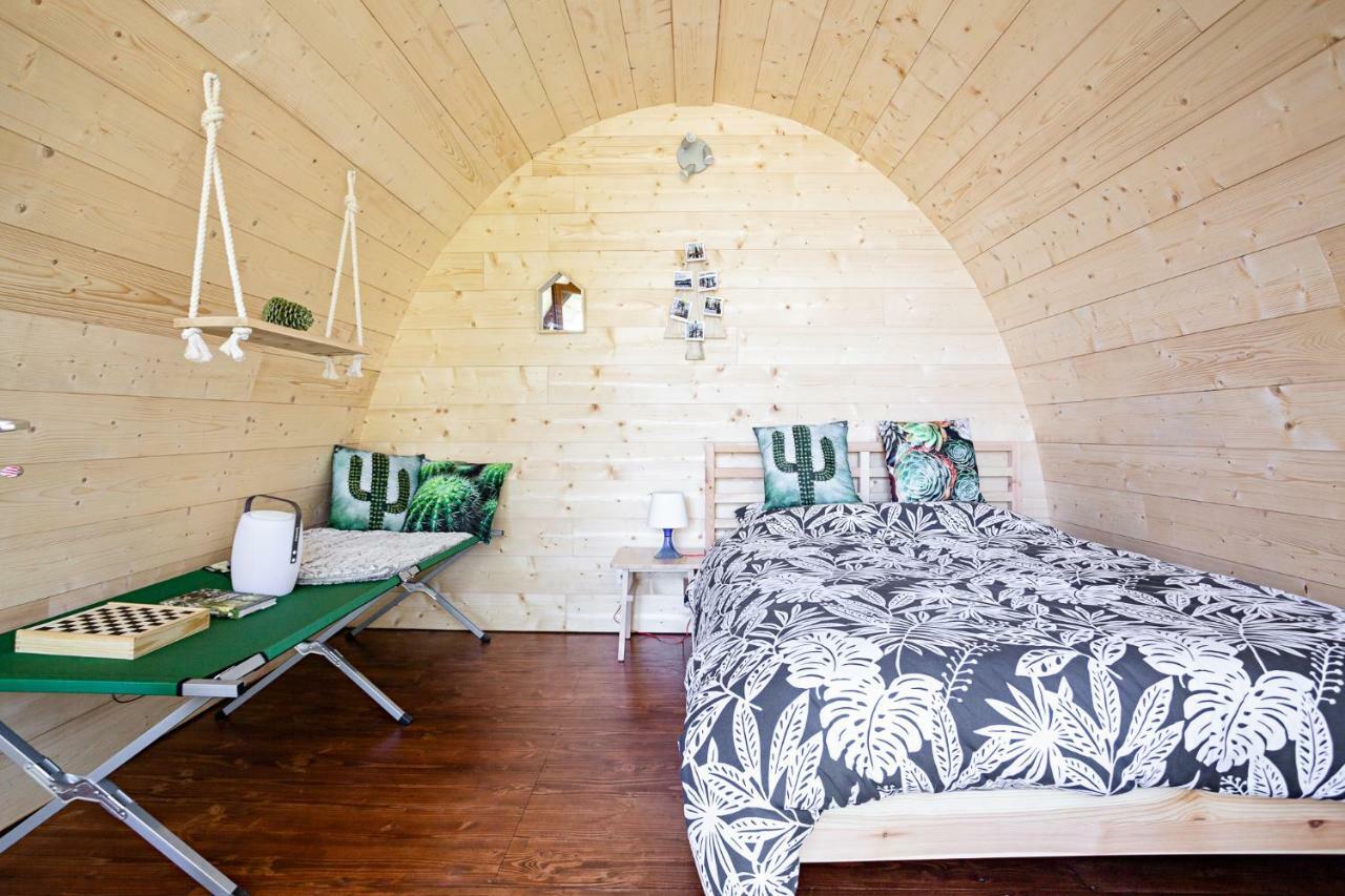 Monchateau étoilé, hébergement insolite avec Spa Merlas Exterior foto